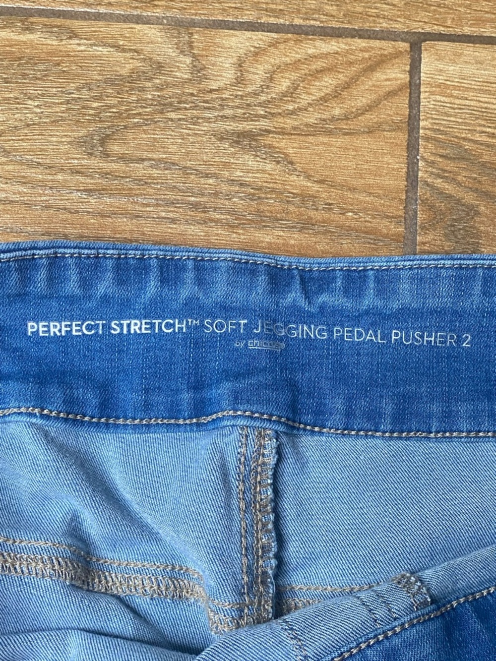 Chico’s Perfect Stretch Soft 2 Pedal Pusher - Picture 3 of 8